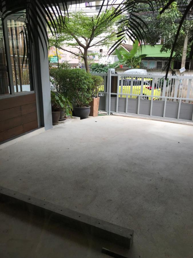 Nesuto Hostel&Cafe Ramkamhaeng 52 Bangkok Buitenkant foto