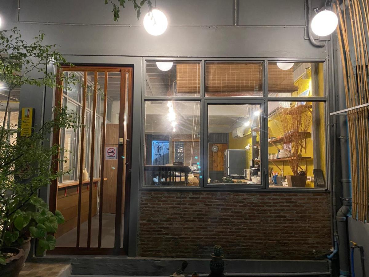 Nesuto Hostel&Cafe Ramkamhaeng 52 Bangkok Buitenkant foto